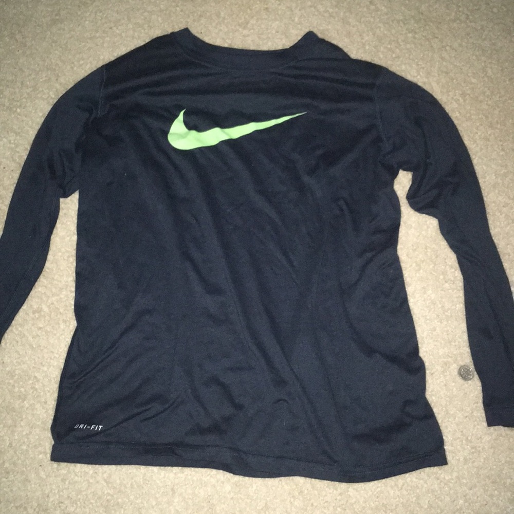 Long-Sleeve Nike Tee-Shirt